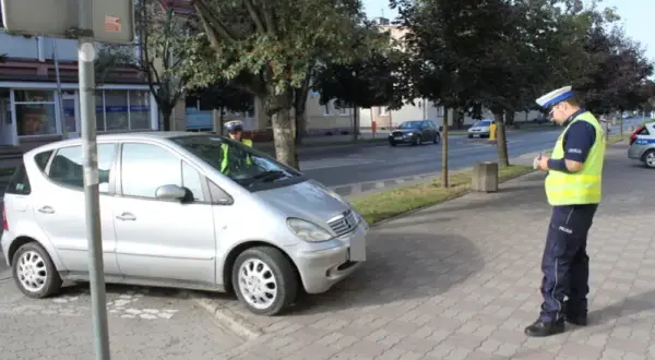 Jaki mandat za jazdę po chodniku? Sprawdź kary i konsekwencje