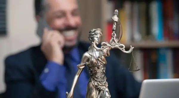 Gdzie złożyć skargę na adwokata? Sprawdź, jak to zrobić skutecznie