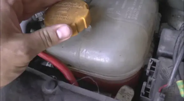Ile wchodzi płynu do chłodnicy Opel Zafira? Sprawdź, aby uniknąć problemów