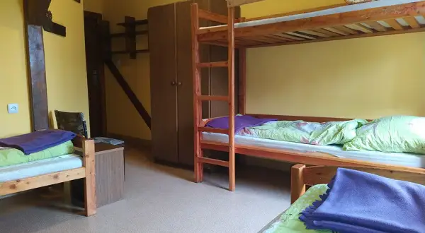 Ile kosztuje nocleg w schronisku? Ceny, zniżki i porady na wyjazd