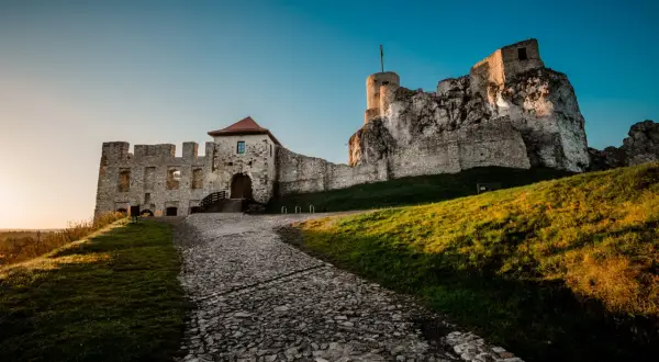 Najciekawsze atrakcje w Rabsztynie, które musisz zobaczyć