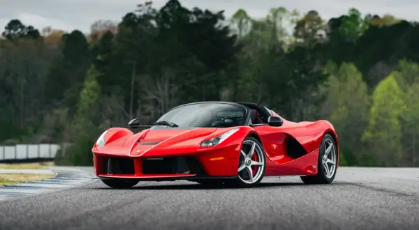 Ile kosztuje Ferrari LaFerrari? Zaskakujące ceny i czynniki wpływające na koszt