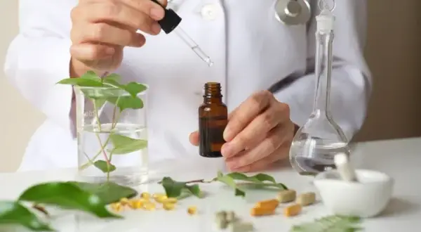 Skuteczność homeopatii w pediatrii: jak leczyć dzieci bez skutków ubocznych