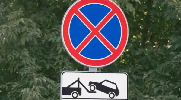 Mandat za parkowanie na chodniku – ile zapłacisz za wykroczenie?