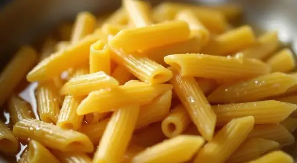 Perfekcyjny makaron al dente: Jak ugotować bez błędów?