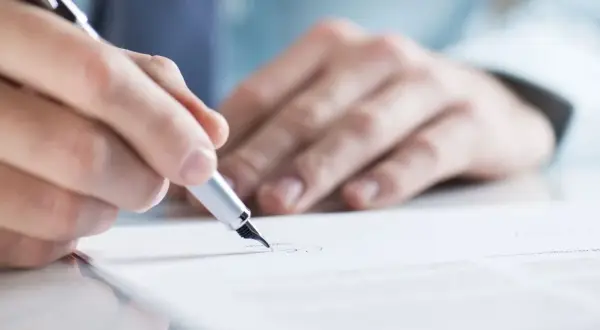 Jak napisać rozwiązanie umowy z KRD i uniknąć problemów prawnych