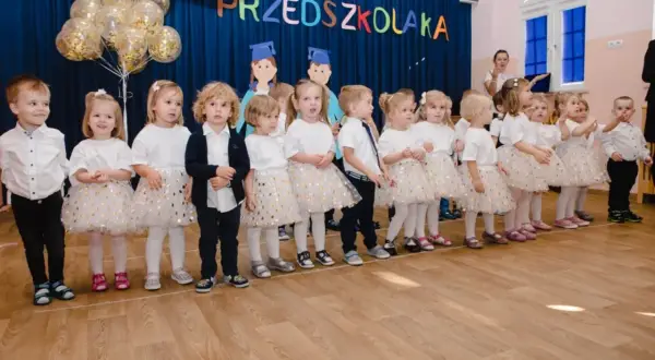 Jak ubrać dziecko na pasowanie na przedszkolaka, aby wyglądało elegancko?