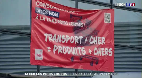 Bannière rouge "Consommateurs, dites non à la taxe poids lourds ! Transport + cher = produits + chers". Document sur la taxe à l'essieu.