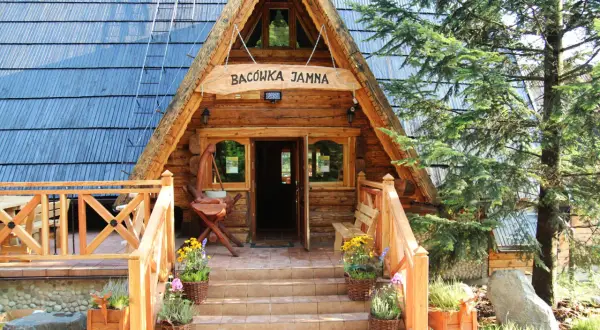 Bacówka na Jamnej: Jak zaplanować idealną wizytę? Pełny przewodnik