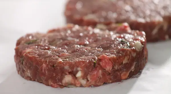 Czym doprawić mięso na burgery? Porady na soczysty smak