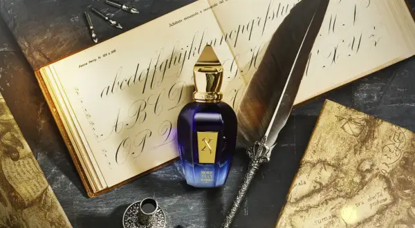 Perfum Xerjoff More Than Words, pióro i księga kaligrafii. Inspiracja do tworzenia historii.