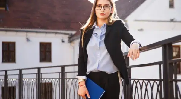 Staż po studiach prawniczych: jak zdobyć cenne doświadczenie zawodowe