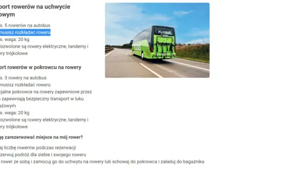Flixbus przewóz rowerów: zielony autobus z uchwytami na rowery z tyłu jedzie po autostradzie.