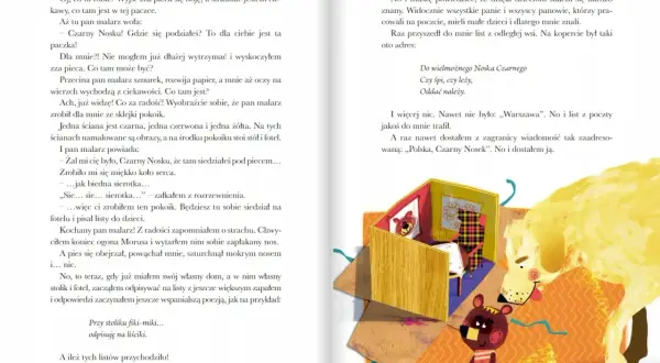 Mały niedźwiadek z czarnym noskiem cieszy się z nowego pokoiku, który zrobił mu pan malarz. Pies Morus go wącha.