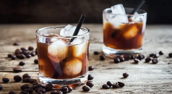 Czarny rusek drink - prosty przepis na idealny koktajl dla każdego