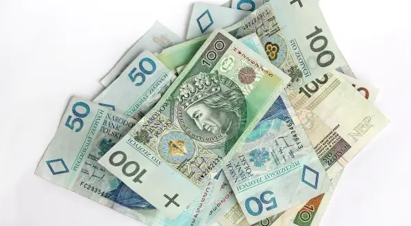 Kupa polskich złotówek: 50 i 100 zł. Czy premia wlicza się do L4? Pytanie za 100 punktów.