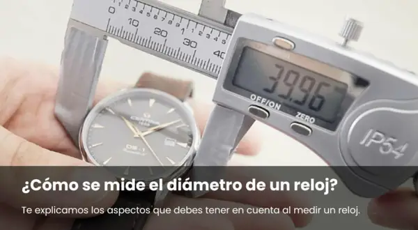 Un calibrador digital mide el diámetro de un reloj, mostrando 39.96 mm. Aprende cómo se mide la esfera de un reloj.