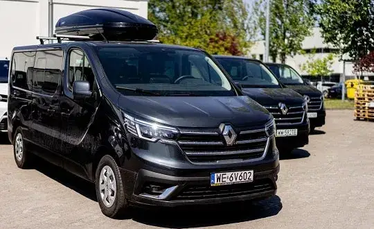 Ile kosztuje wynajem busa? Sprawdź ceny i uniknij wysokich kosztów