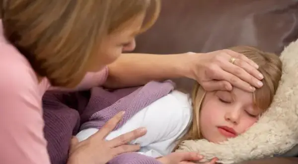 Jak prawidłowo ubrać dziecko gdy ma gorączkę - sprawdzone porady pediatrów