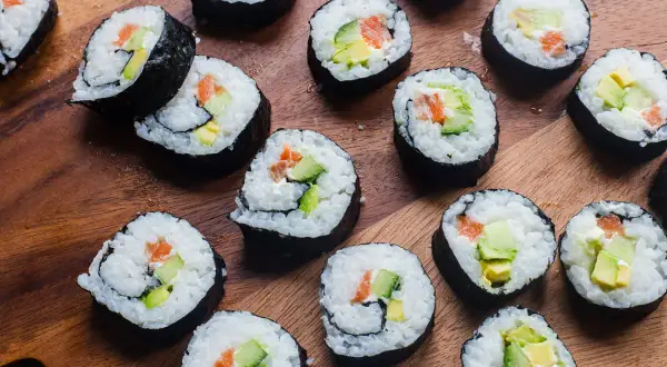 Perfekcyjny ryż do sushi: Jak doprawić go jak mistrz?