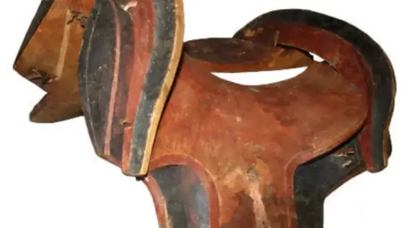 Mongolskie siodło co to? Odkryj jego niezwykłe cechy i historię
