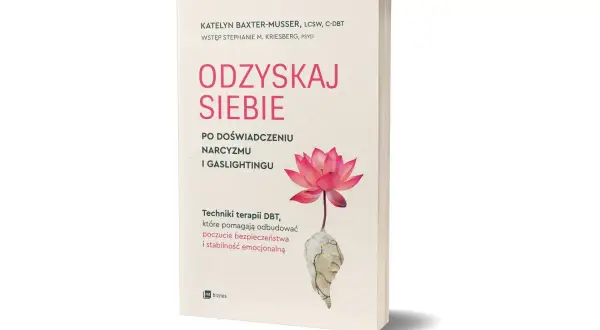 Książka "Odzyskaj siebie po doświadczeniu narcyzmu i gaslightingu" z kwiatem lotosu. Jak żyć z narcyzem i mieć spokój, odzyskując poczucie bezpieczeństwa.