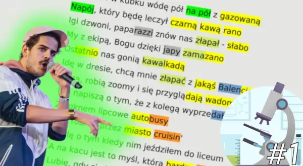 Raper z mikrofonem na tle tekstu piosenki. Czy to limeryk? Nie, to tekst utworu, który analizuje naukowiec z mikroskopem.