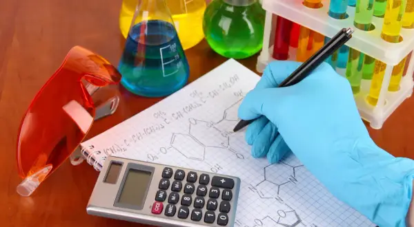 Ile kosztują korepetycje z chemii? Ceny w Polsce i jak zaoszczędzić