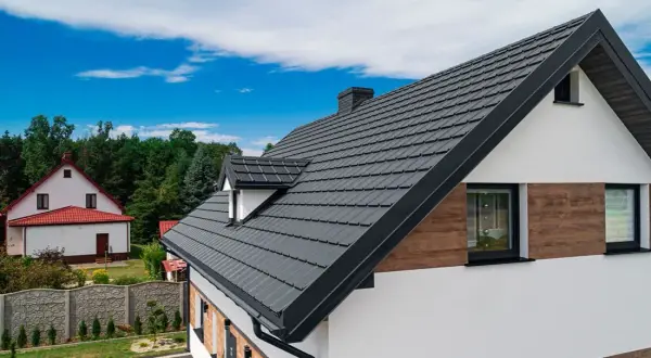 Jaki kolor komina do czarnej dachówki? 5 najlepszych propozycji