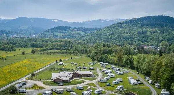 Gdzie pod namiot w Opolskim? Odkryj najlepsze miejsca na camping