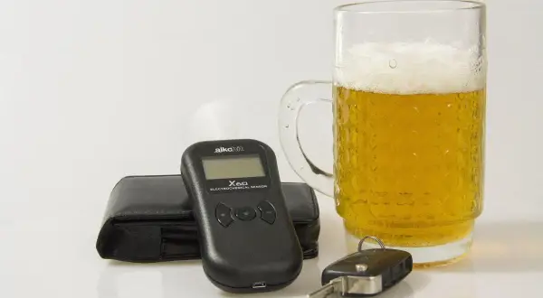Jak działa alkomat świeczka – odkryj tajniki pomiaru alkoholu