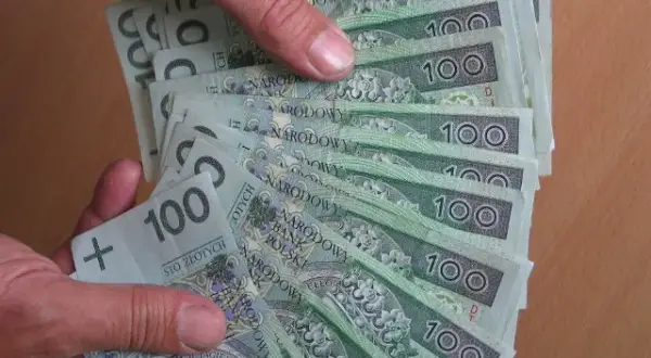 Kiedy trzeba oddać zasiłek rodzinny? Sprawdź, czy musisz zwrócić pieniądze