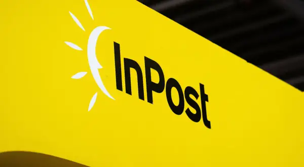 Logo InPost na żółtym tle. Zapewnij sobie spokój ducha dzięki opcji inpost ubezpieczenie paczki.