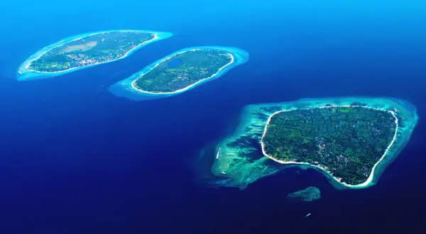Gili Air och dess grannöar, frodiga och gröna, omgivna av turkost vatten. En drömresa till paradiset.