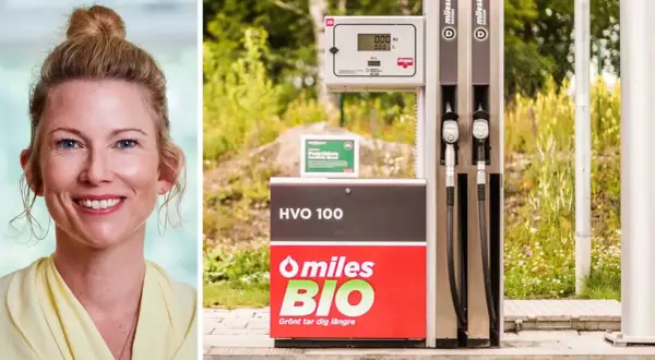 Kvinna ler bredvid en pump för HVO 100, framtidens drivmedel. Miles BIO – grönt tar dig längre.