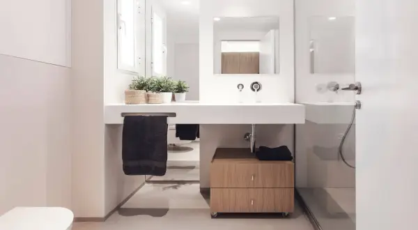 Cajonera de madera con ruedas, ideal para ideas para debajo del lavabo. Almacenamiento práctico y estético.