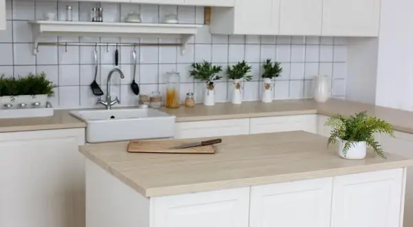Co na blat kuchenny? Wybierz najlepszy materiał dla swojej kuchni