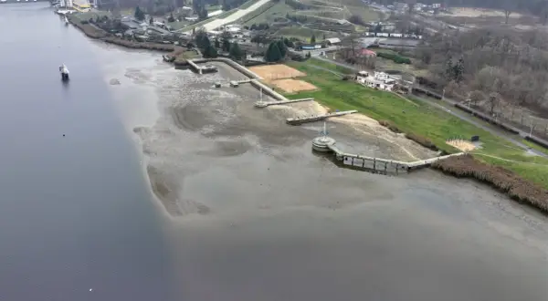Poznań atrakcje dla młodzieży: Malta z widokiem na skocznię narciarską i plażę. Idealne miejsce na aktywny wypoczynek.