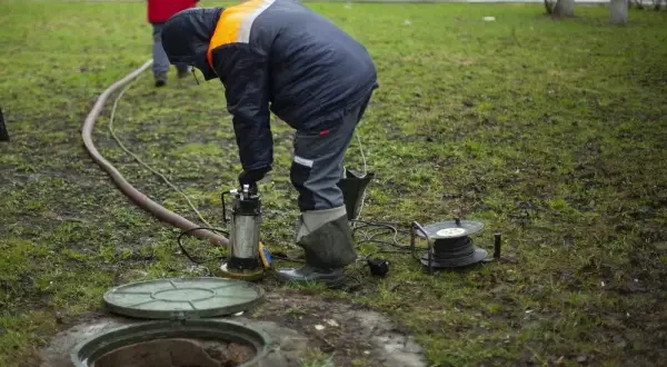 Jak opróżnić szambo na działce i uniknąć kosztownych problemów