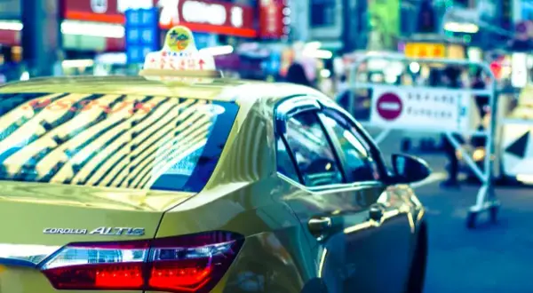 Pomysł na biznes z własnym samochodem — jak wykorzystać auto do zarobku?