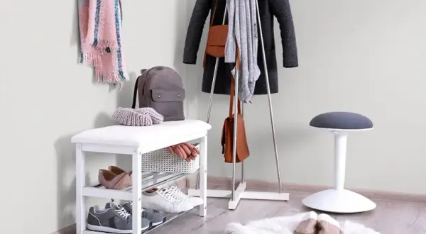 Co na ścianę do małego przedpokoju? Oto inspiracje, które zachwycą