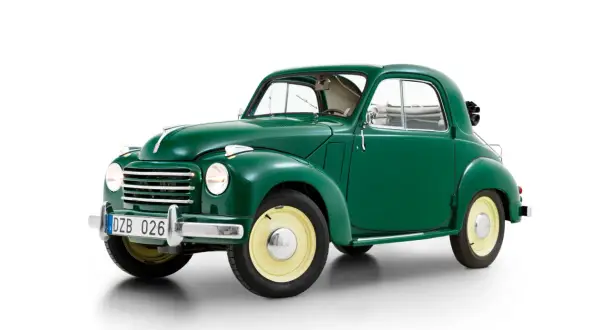Grön Fiat 500 Topolino från 1948, en klassisk liten bil med charmiga detaljer.