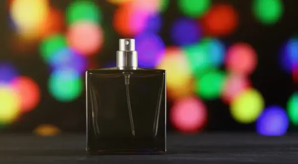 Czym różni się woda perfumowana od toaletowej? Wybierz mądrze!