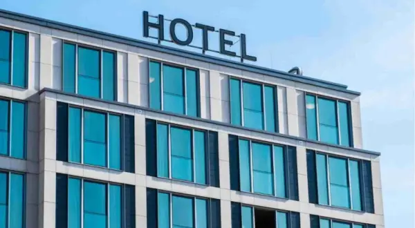 Czy można wynająć pokój w hotelu nie mając 18 lat? Oto co musisz wiedzieć