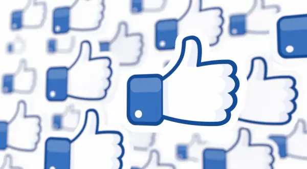 Mnóstwo kciuków w górę na białym tle. Chcesz wiedzieć, jak polubić stronę na FB? Kliknij tutaj!