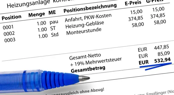 Abrechnung der Heizungsanlage: Gebläse defekt, erneuert. Die vonovia Nebenkostenabrechnung zeigt Kosten für Anfahrt, Heizung-Gebläse und Monteurstunde. Gesamtbetrag 532,94 EUR.