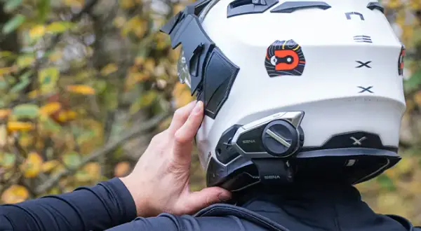 Jak dobrać kask motocyklowy? Poradnik ECE 22.06 i idealne dopasowanie