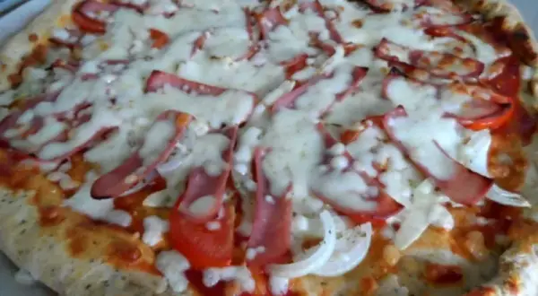 Idealne ciasto na pizzę jak z Pizza Hut - puszyste i łatwe do zrobienia