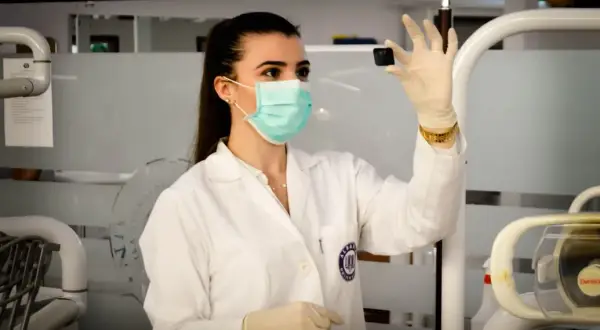 Jak zwracać się do dentysty, aby uniknąć niezręcznych sytuacji?