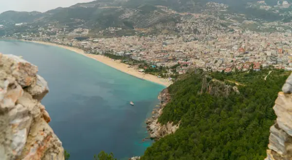Alanya - nad jakim morzem leży to magiczne miejsce?